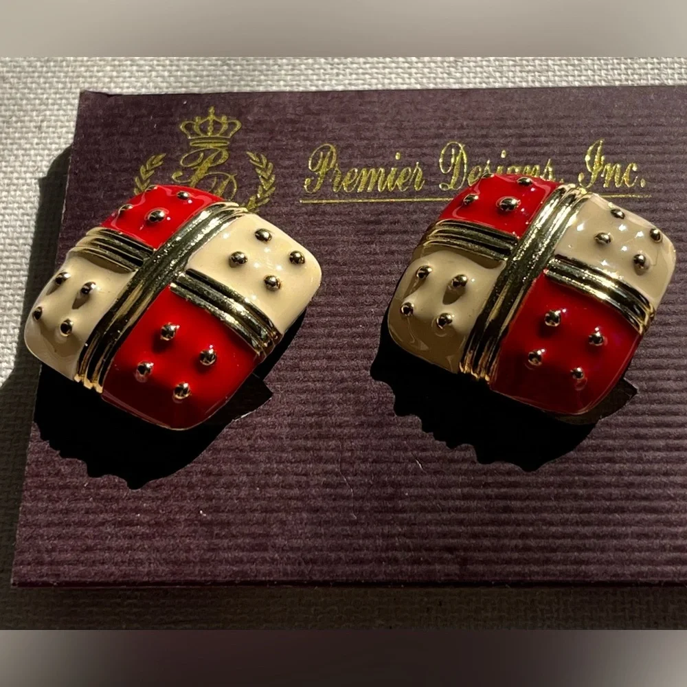 Vintage Premier Designs “Dotted Swiss” Red & Cream Enamel Clip-On Earrings - Picture 4 of 4